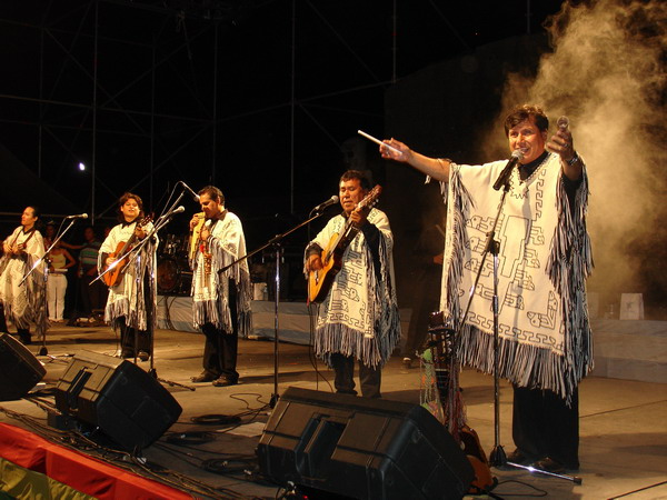 Los Kjarkas en concierto